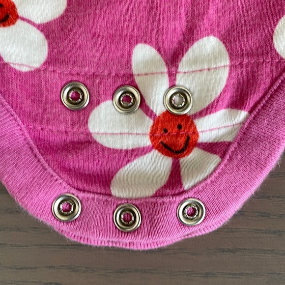 Hanna Andersson daisy onesie - Picture 3 of 5